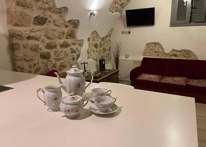 καμάρα χωριό φοινίκι , Kamara Finiki Village * Moláoi